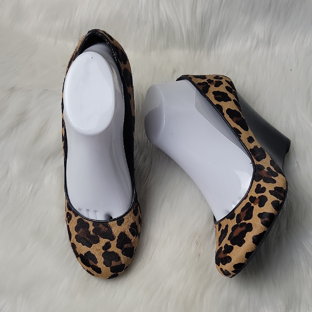 BCBGENERATION Leopard Animal Print Calf Hair Pin Up Boho Punk Wedge Heel 9.5
